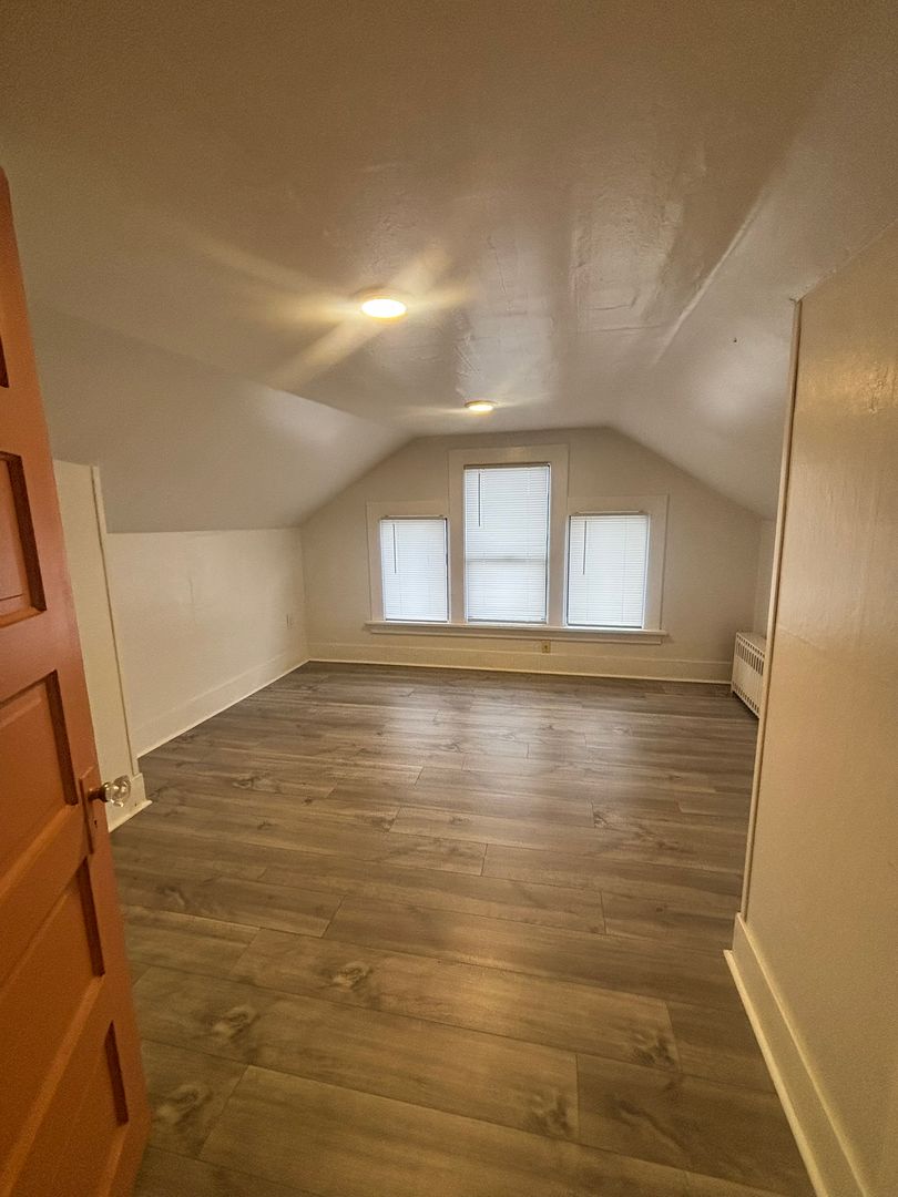 Puyallup Apartment: 408 N Meridian