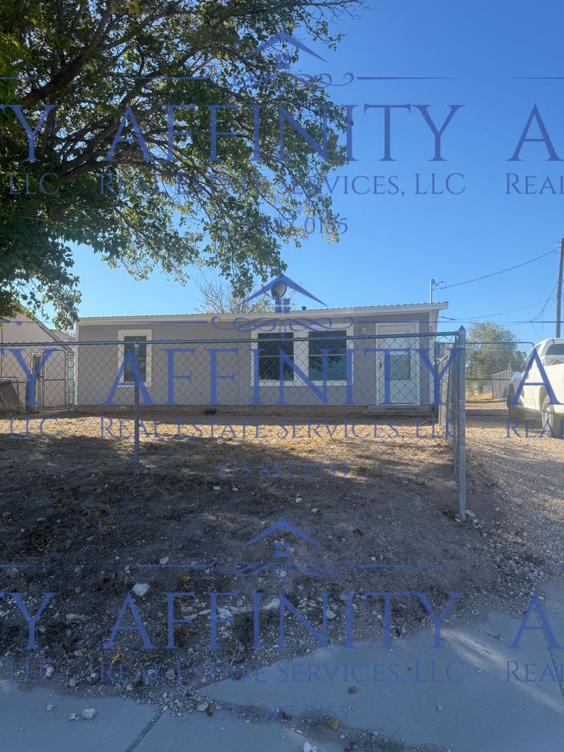 Carlsbad House: 303 N. Seventh