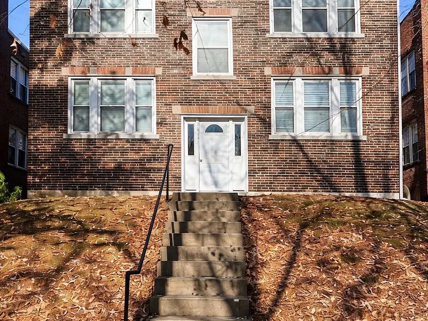 Saint Louis Apartment: 5335 Bancroft Ave