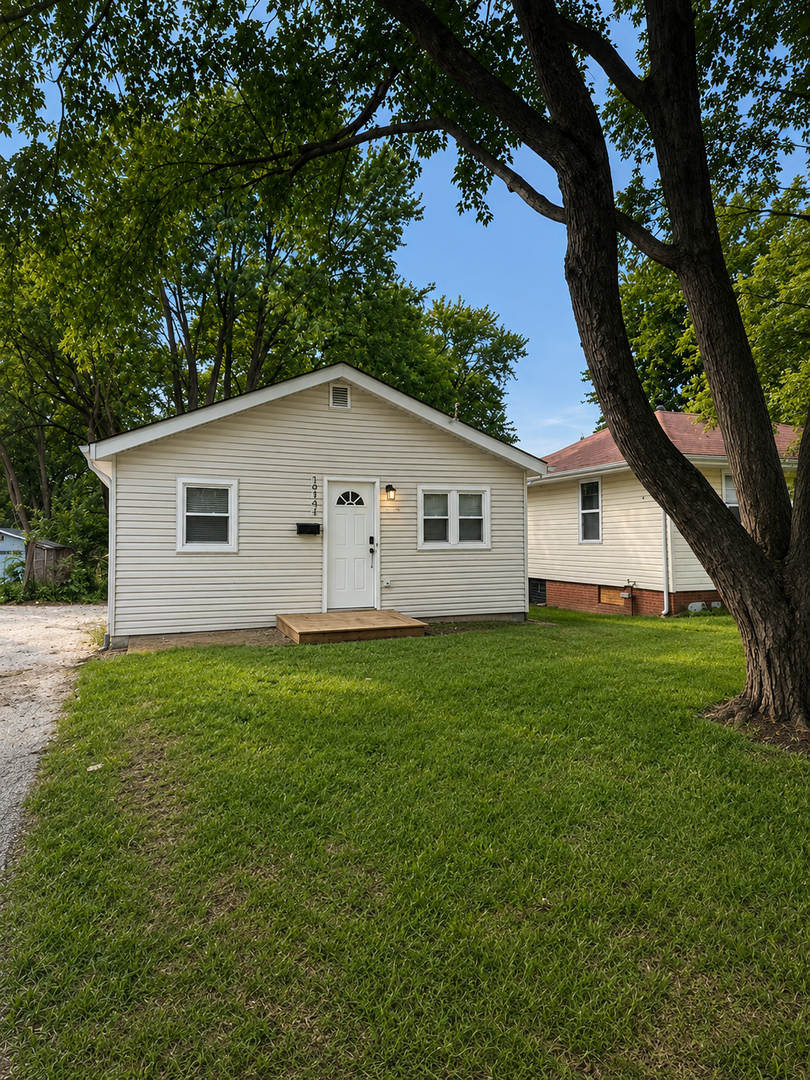 Saint Louis House: 13061 Lord Dr.