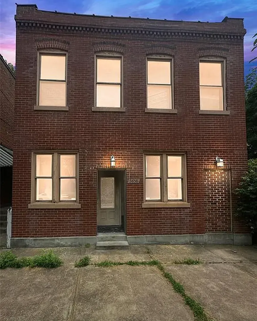 Saint Louis House: 3658 Salena St