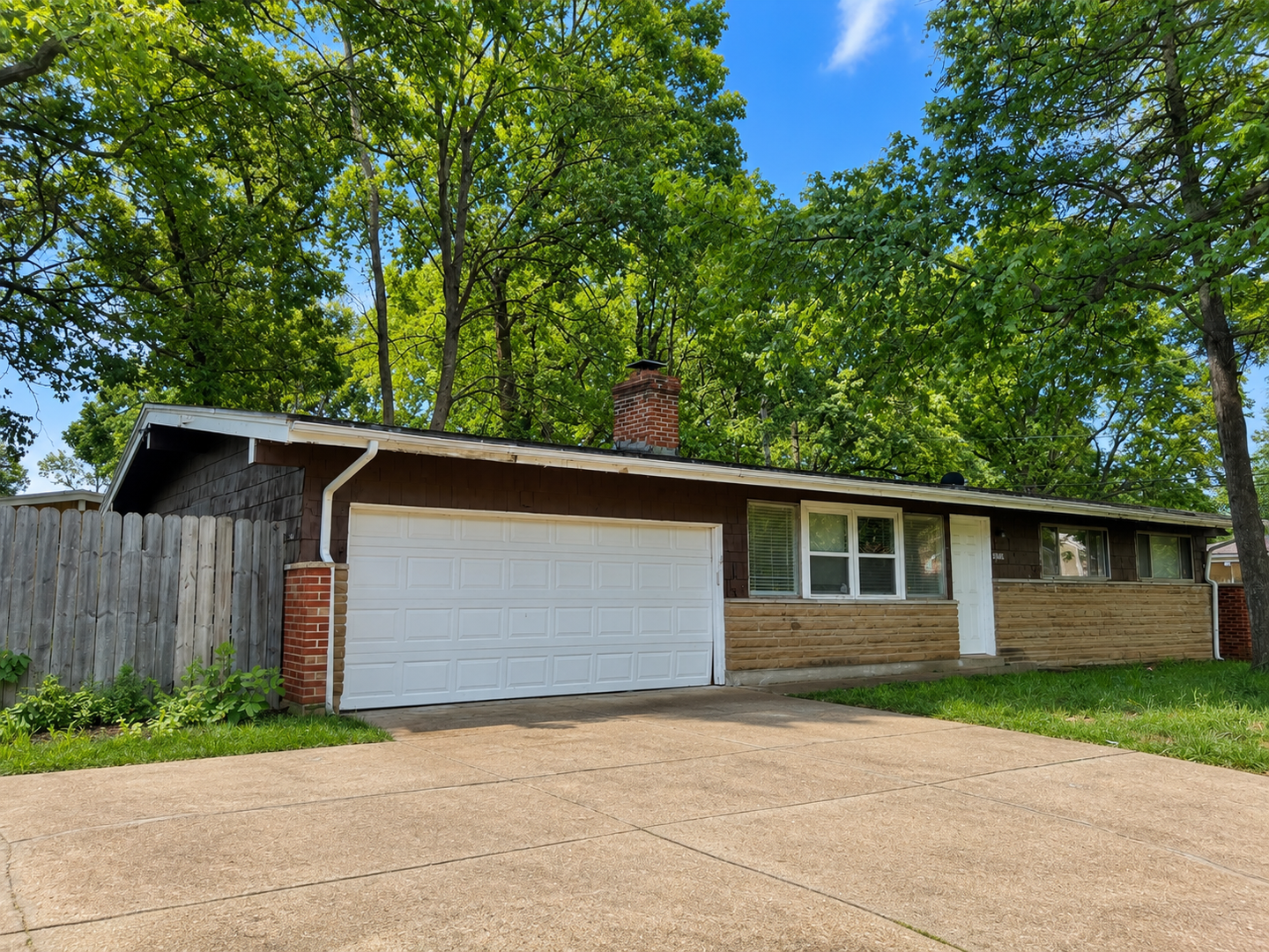 Saint Louis House: 10448 Halls Ferry Rd