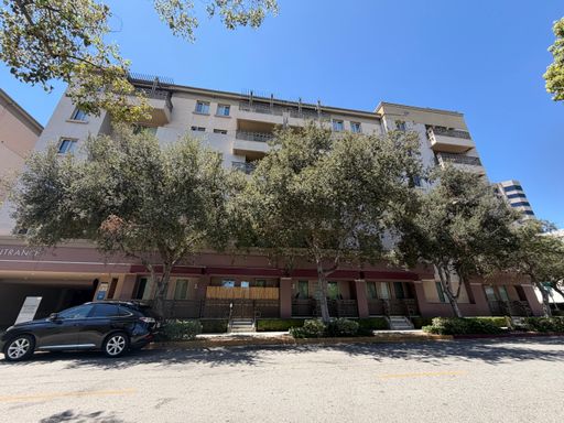 Beautiful 1 Bed 1.5 bath Apartment – photo 1