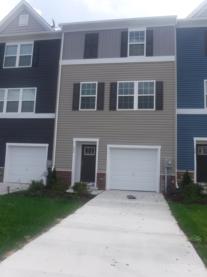 Martinsburg House: 202 Magellan Drive