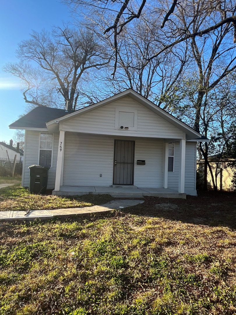 Memphis House: 749 Columbia Street