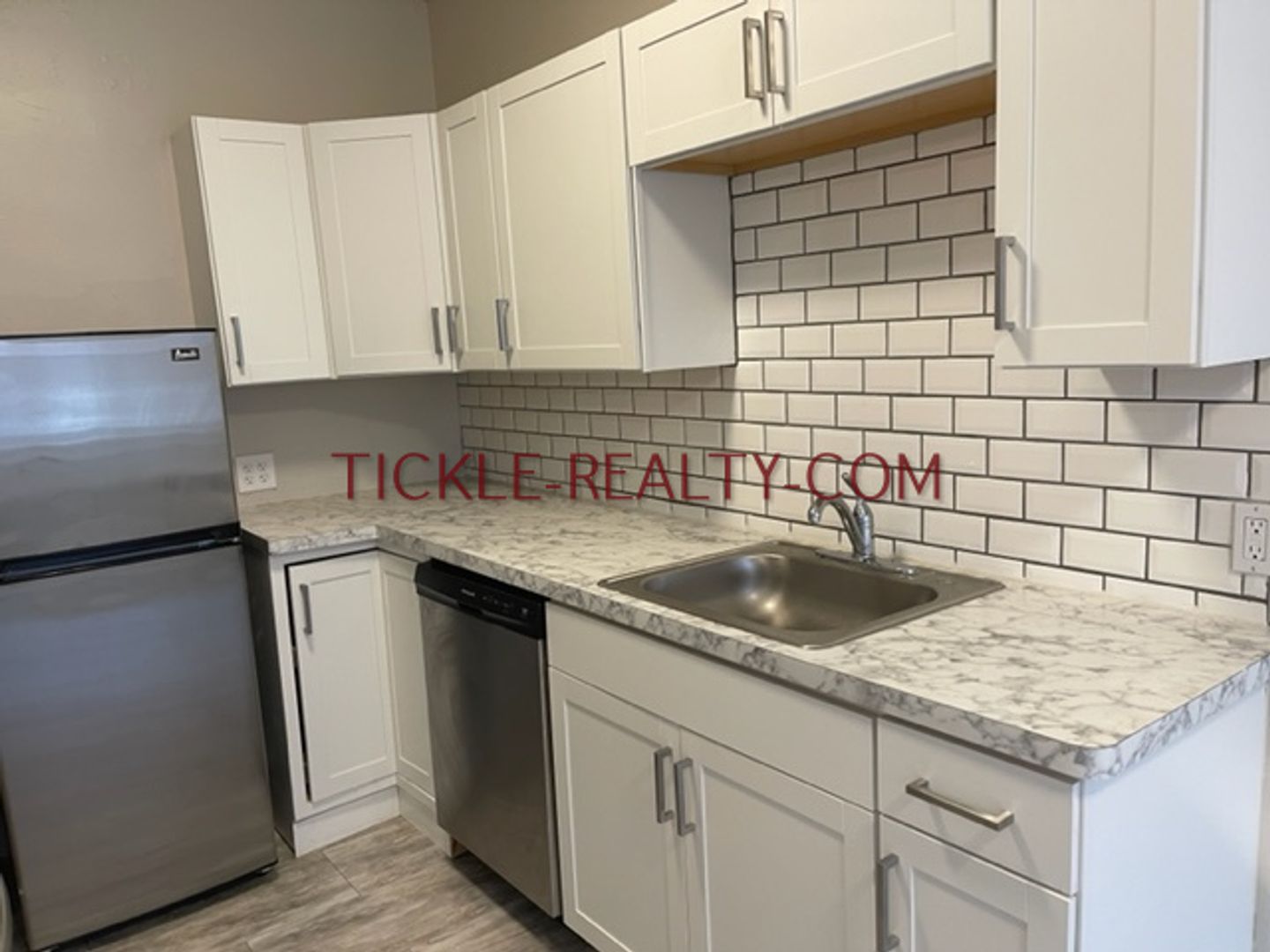 Rochester Apartment: 962 Monroe Avenue