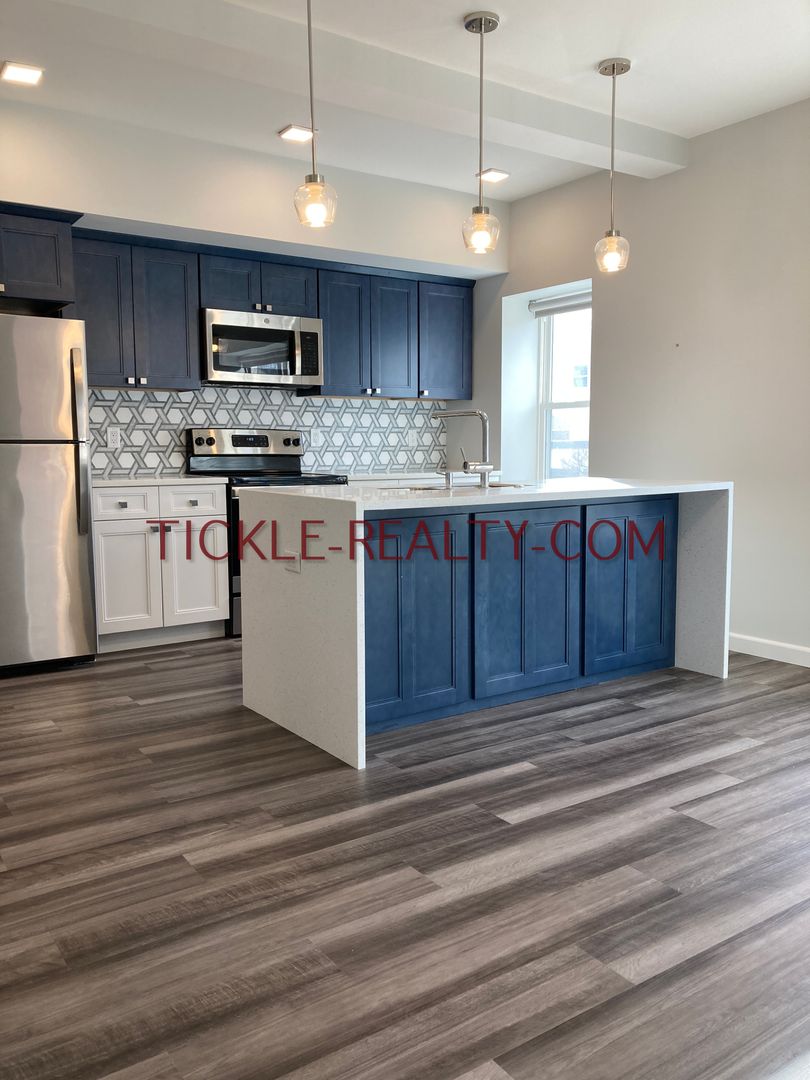 Rochester Apartment: 976 Monroe Avenue