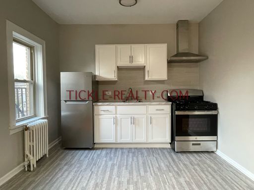 Upper Monroe Studio - Heat/Hot Water Included - On site Laundry – photo 1