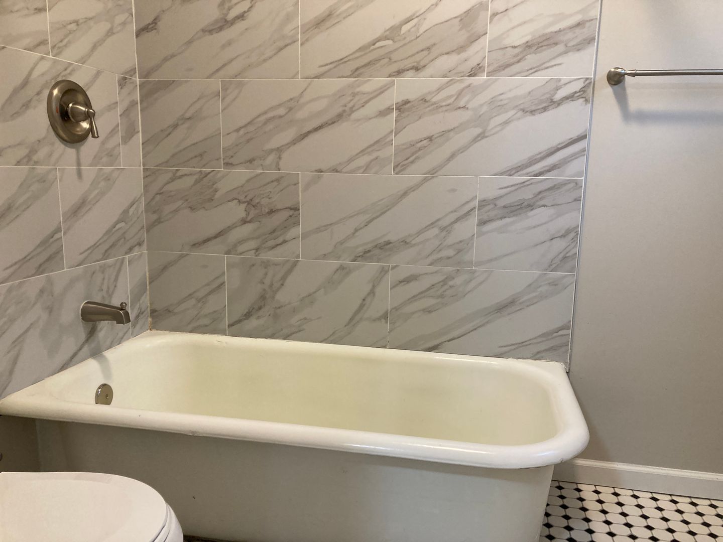 Rochester Apartment: 970 Monroe Avenue