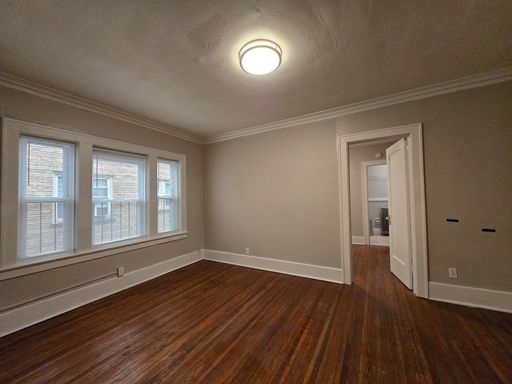 Upper Monroe - 1 Bedroom - Heat & Hot Water Included - In Building Laundry – photo 1
