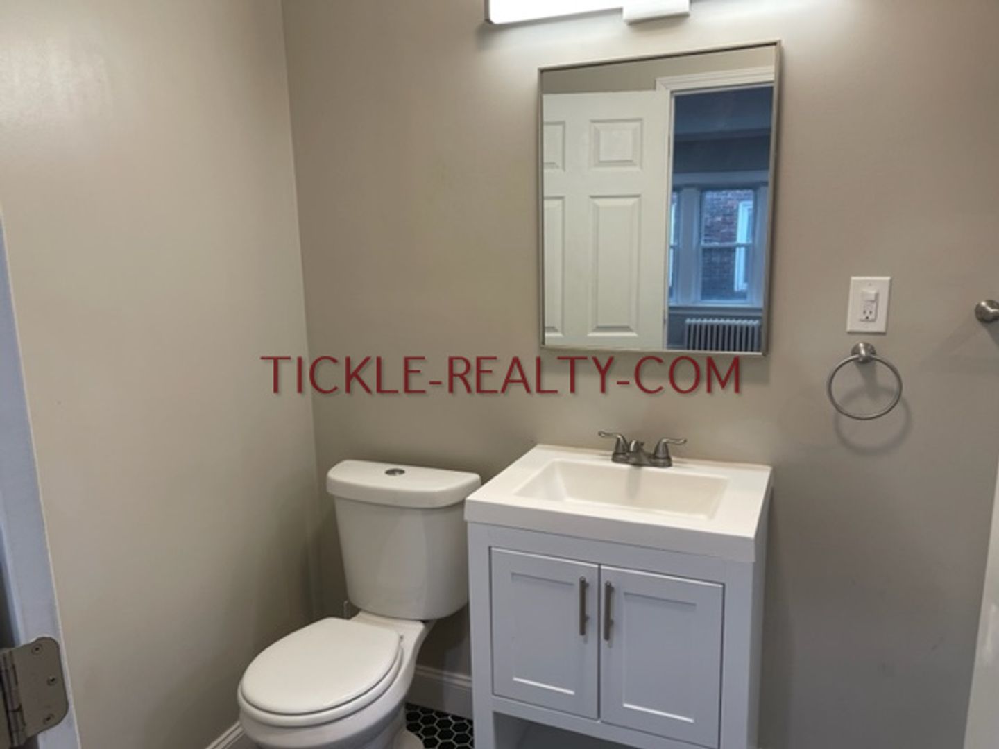 Rochester Apartment: 962 Monroe Avenue