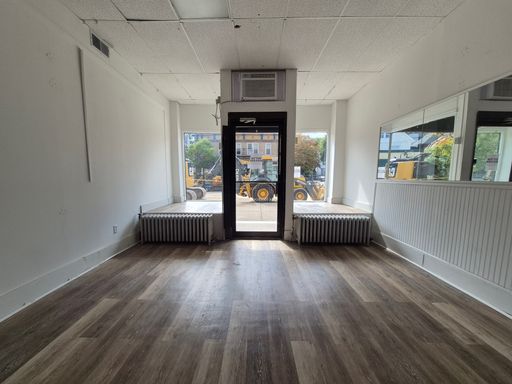 984 Monroe Avenue – photo 1