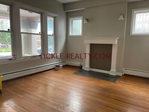 3 Bedroom, 2 Full Bath, In Unit Laundry, Dishwasher – photo 1
