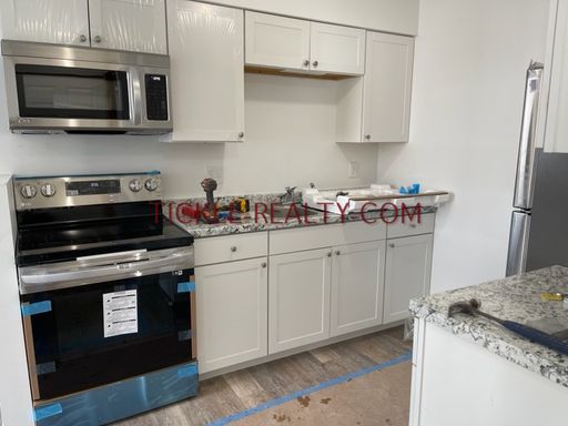 Updated 1 Bedroom - In Unit Laundry!