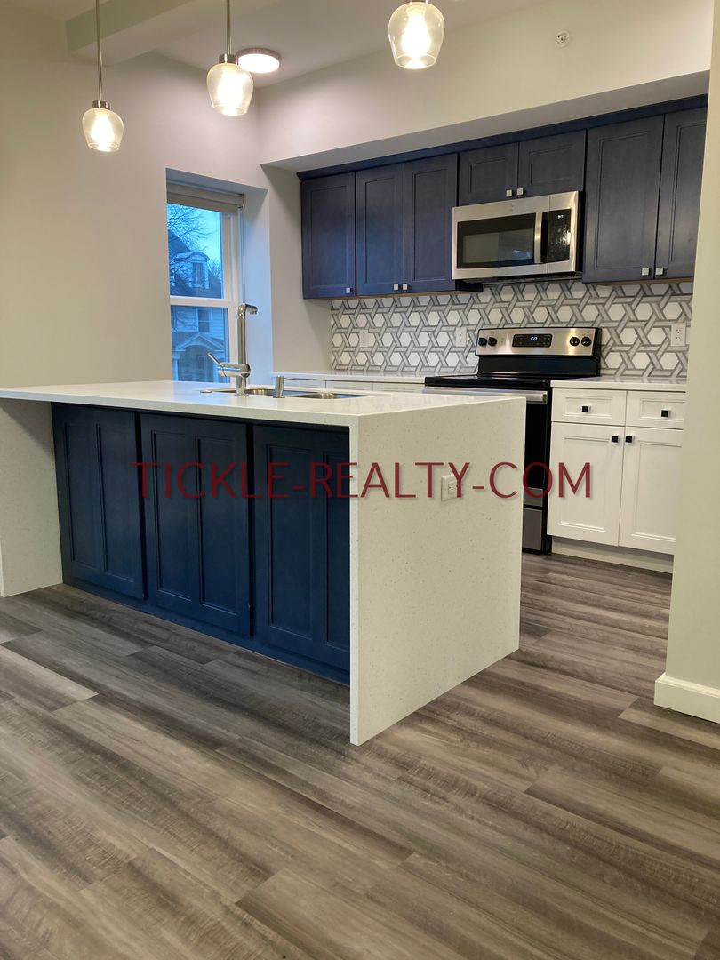 Rochester Apartment: 976 Monroe Avenue