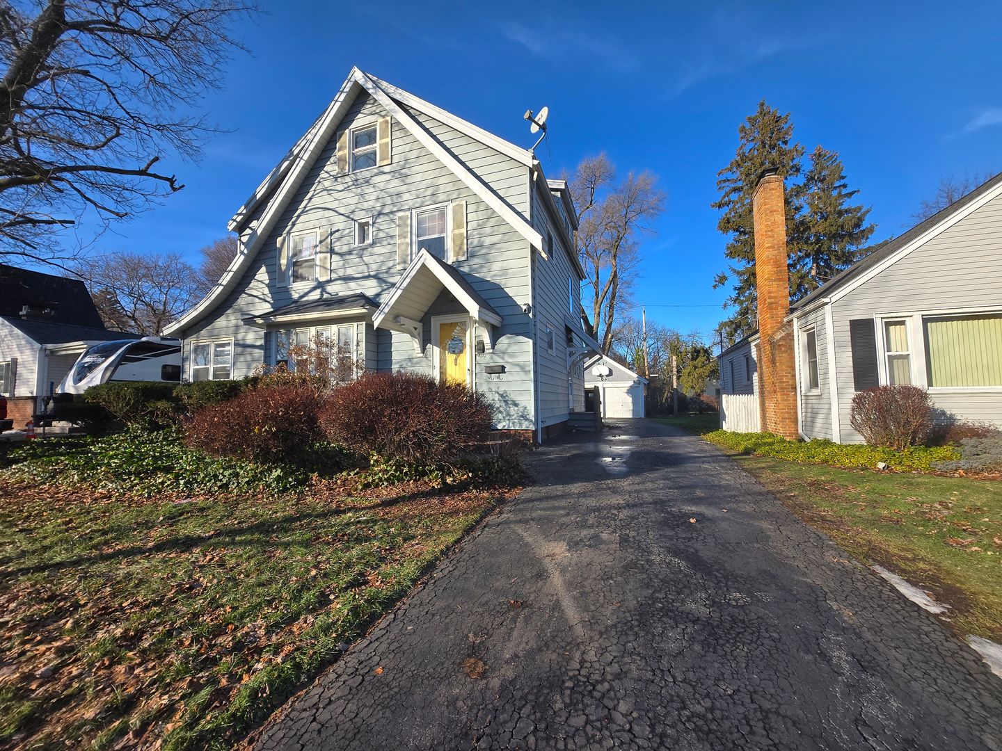 Rochester House: 614 Westchester Ave