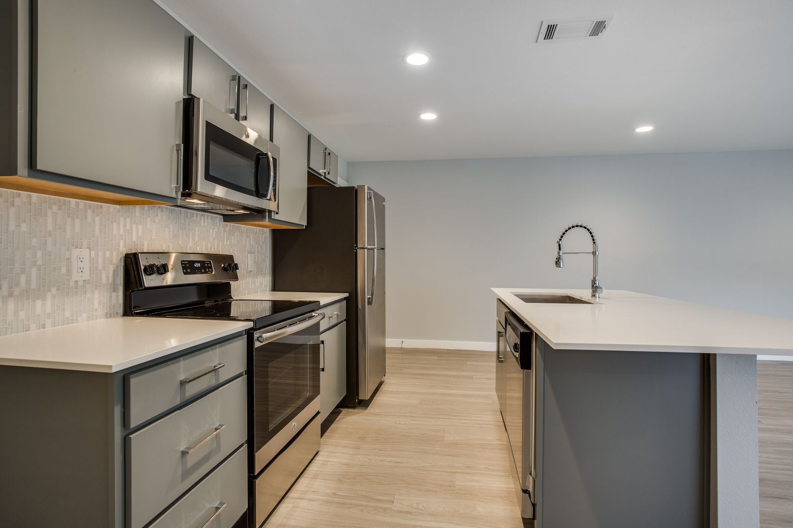 Dallas Apartment: 3328 Cedarplaza