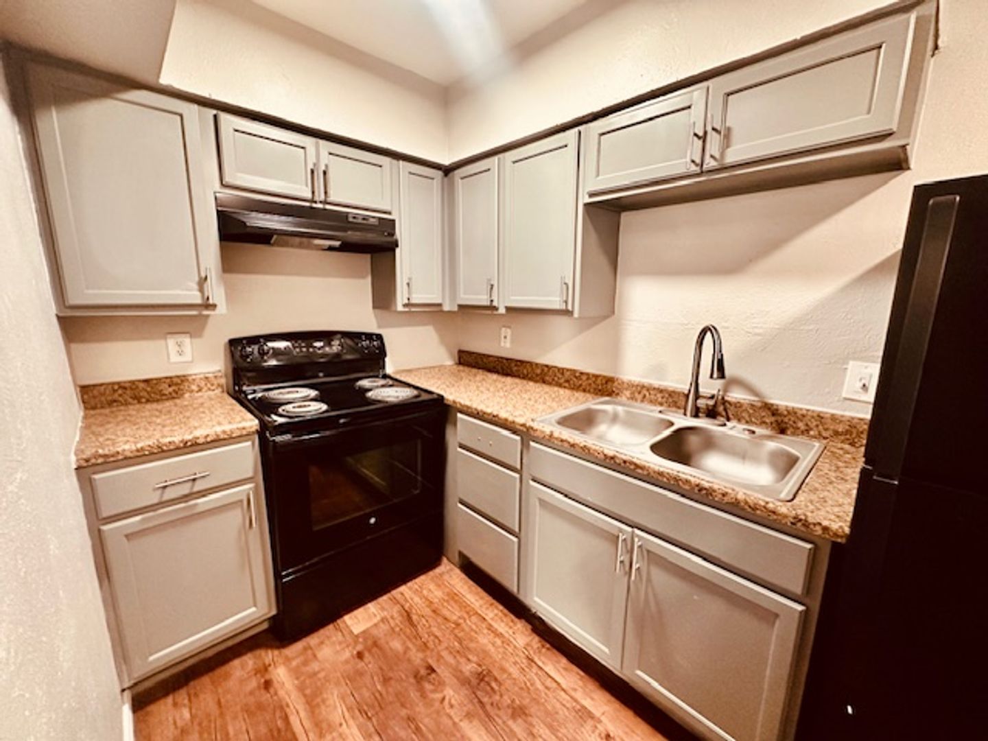 Dallas Apartment: 409 E 9th Street