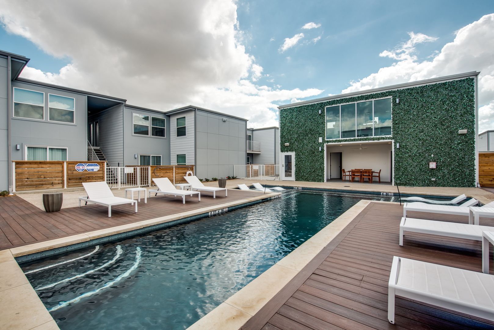 Dallas Apartment: 3328 Cedarplaza