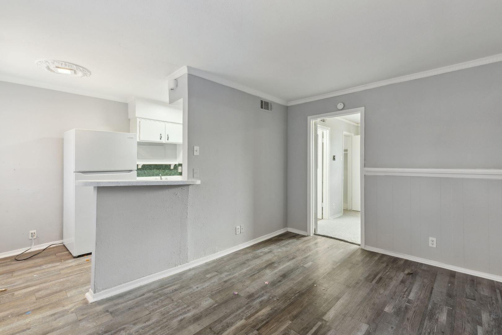 Dallas Apartment: 409 E 9th Street