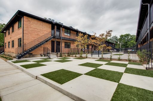 Look & Lease Special! Stylish Luxury 1BR with Exposed Rafters Starting at $1,274 + 4 Weeks Free! – photo 1
