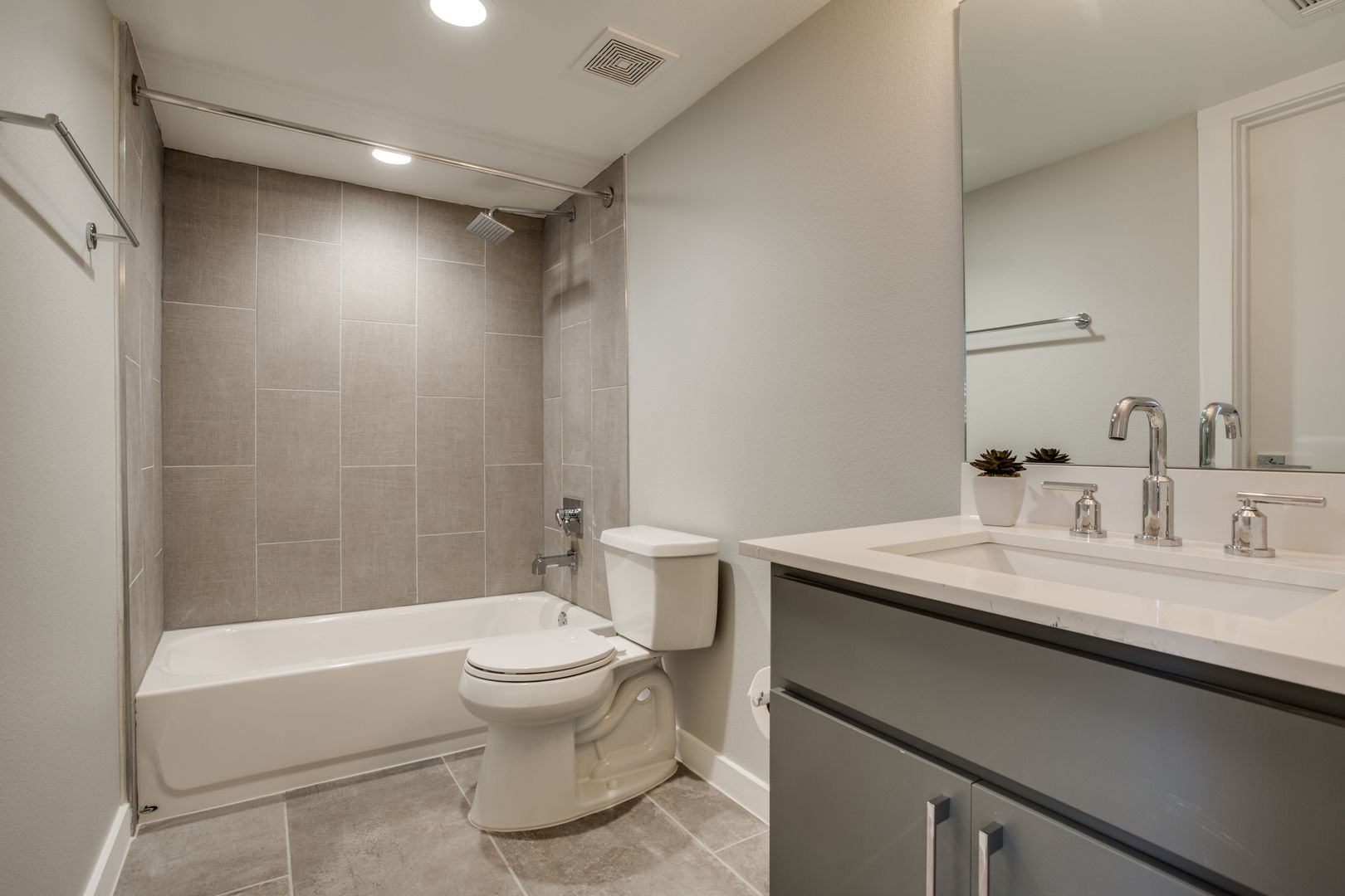 Dallas Apartment: 3328 Cedarplaza