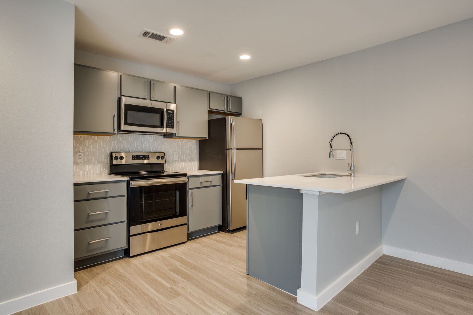 Dallas Apartment: 3328 Cedarplaza