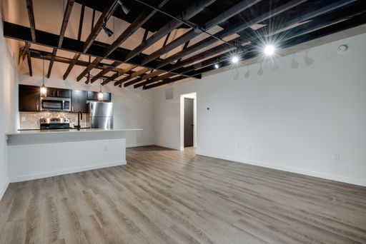 4 WEEKS FREE ON A 13 MONTH LEASE – photo 1