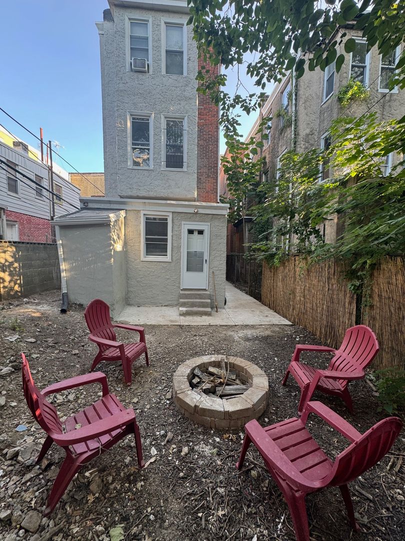 Philadelphia Apartment: 3805 Baring St