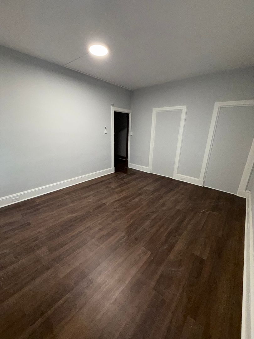 Norwood Apartment: 226 E Winona St