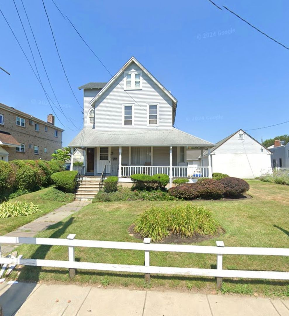 Norwood Apartment: 207 Chester Pike