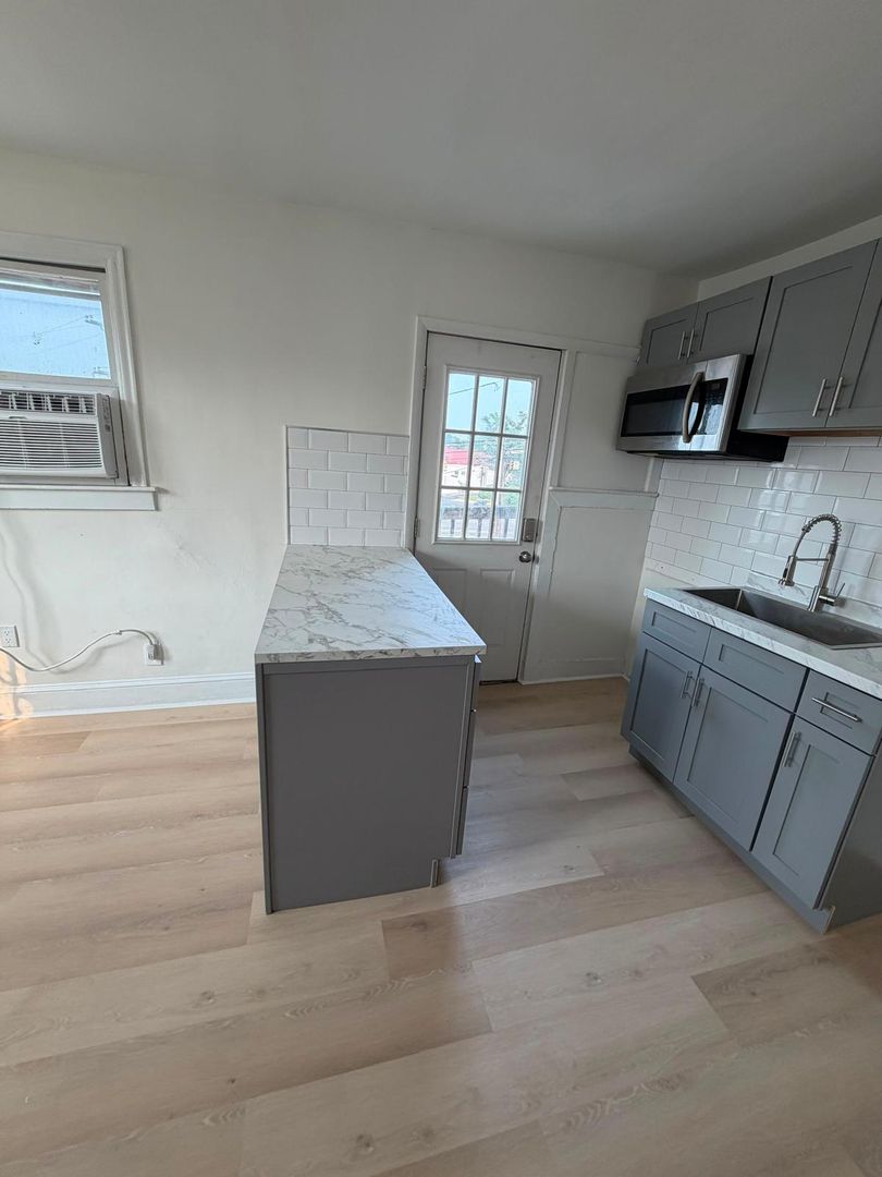 Darby Apartment: 37 S Macdade Blvd