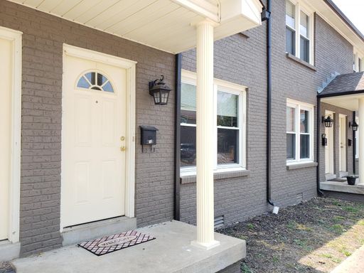 Walk to APSU!! 2 Bed/1.5 Bath! No carpet on main level! – photo 1