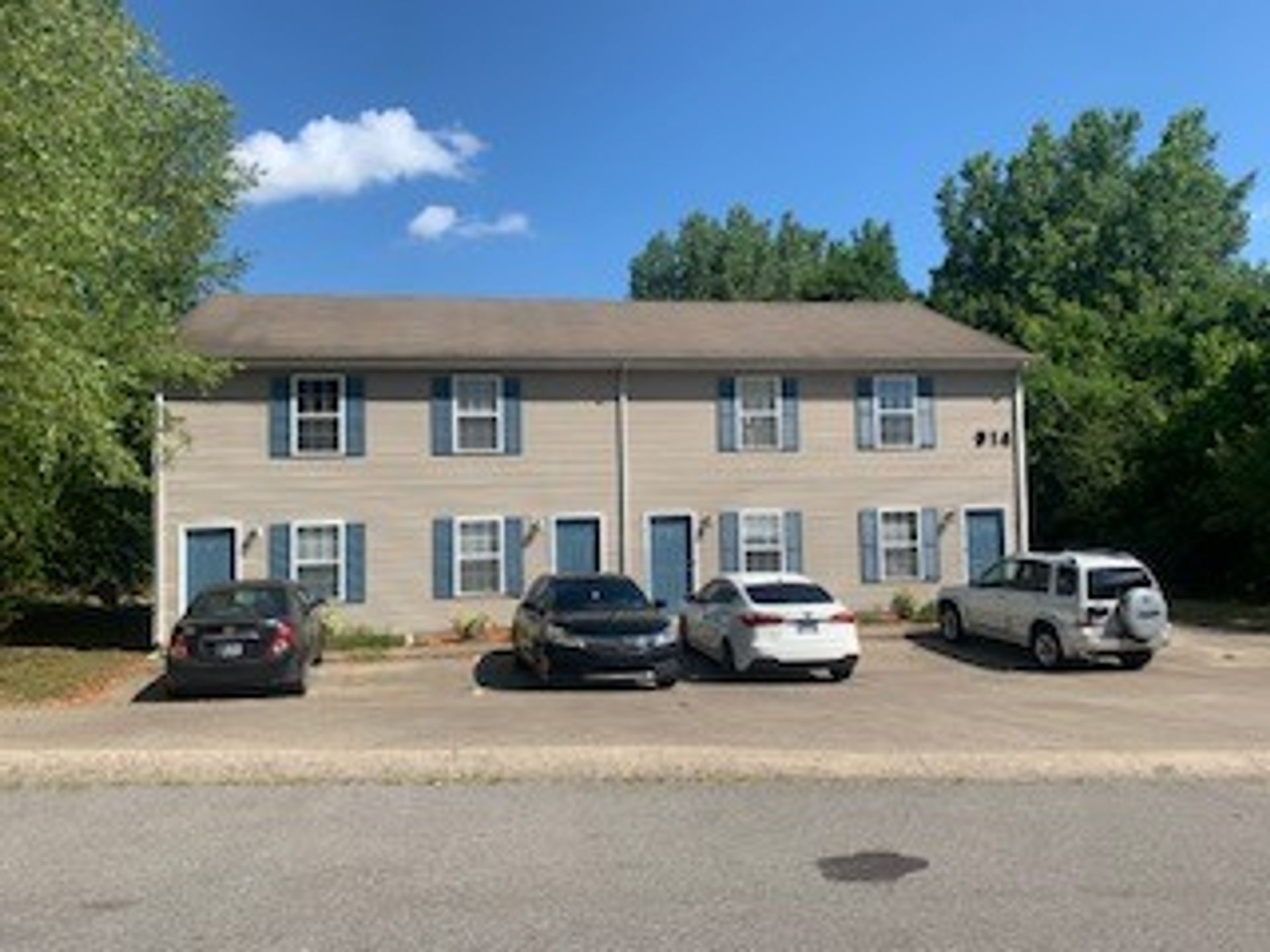 Clarksville Townhome: 914 Kingsbury Dr