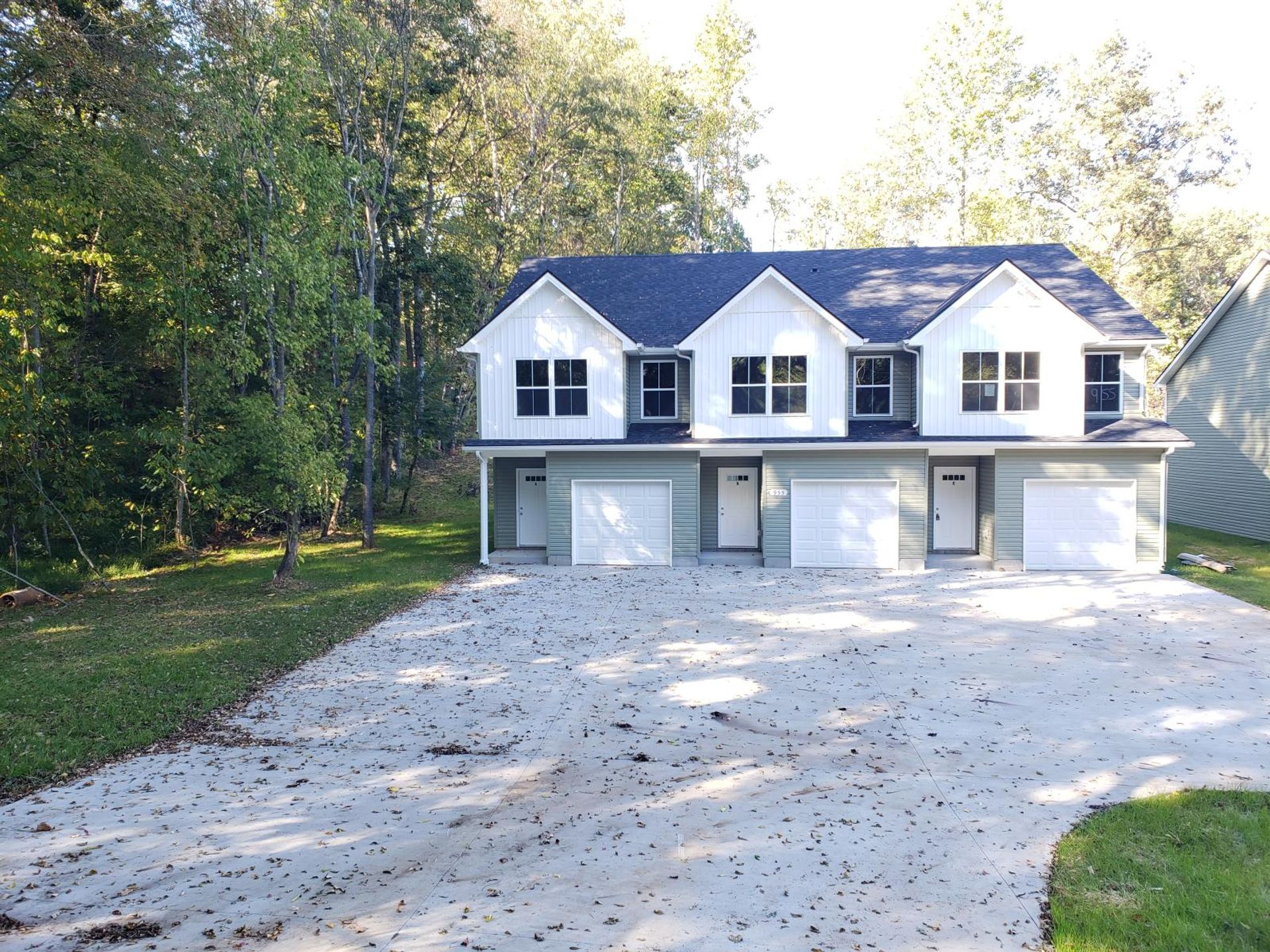 Clarksville Townhome: 955 Center Rd
