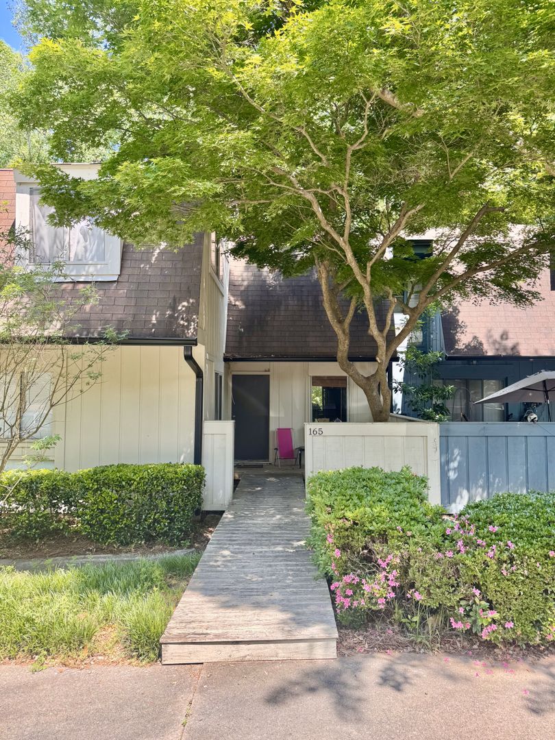 Athens House: 165 Woodstone Drive