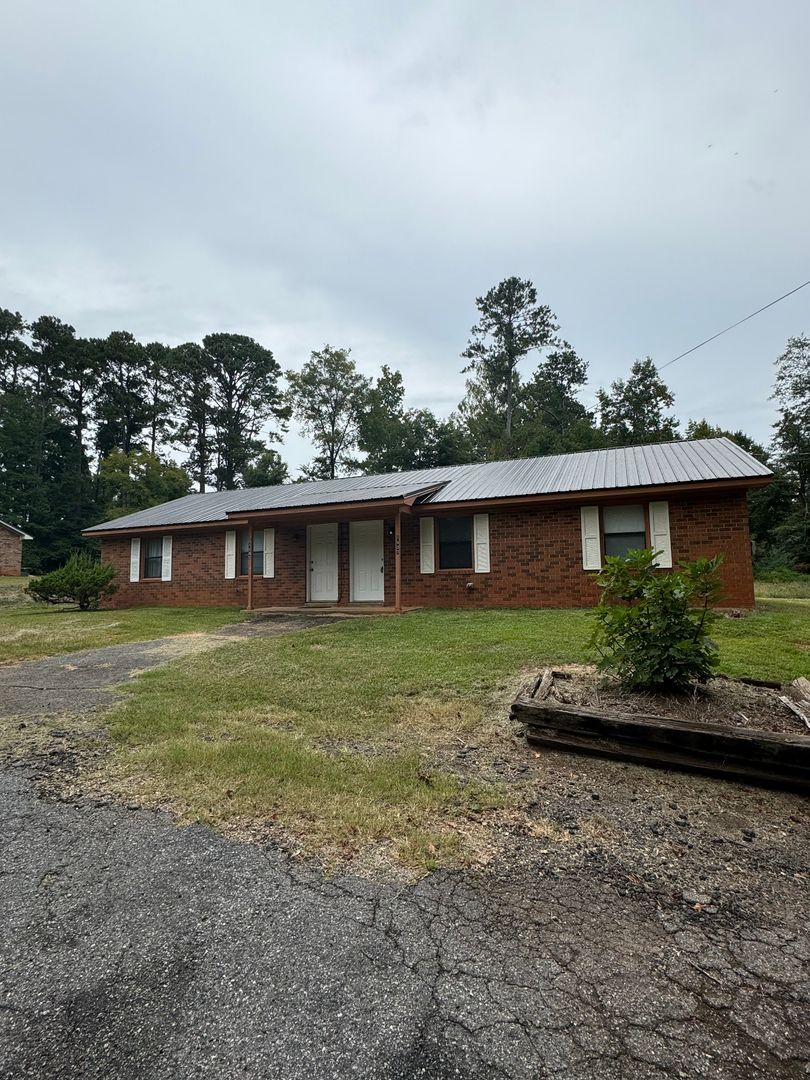 Athens Apartment: 1805 - 1807 Cedar Shoals Drive