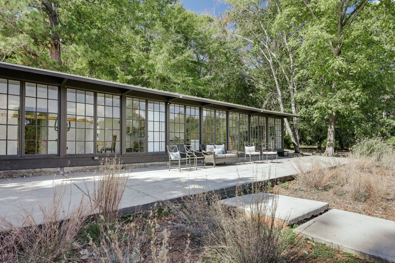Athens House: 190 Lakewood Drive