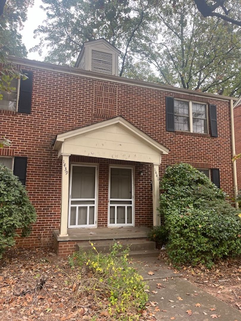 Athens Apartment: 118 University Drive