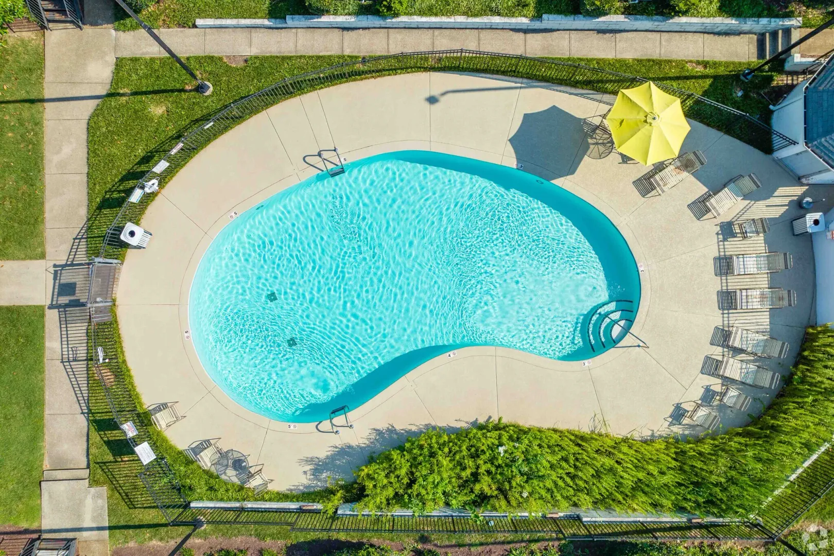 Pool at Chateau Apts (3 of 8)