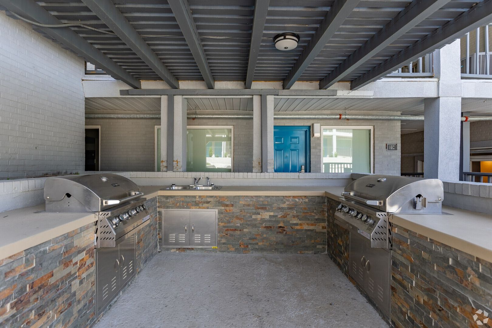 Grill area at Atrium Flats (3 of 3)