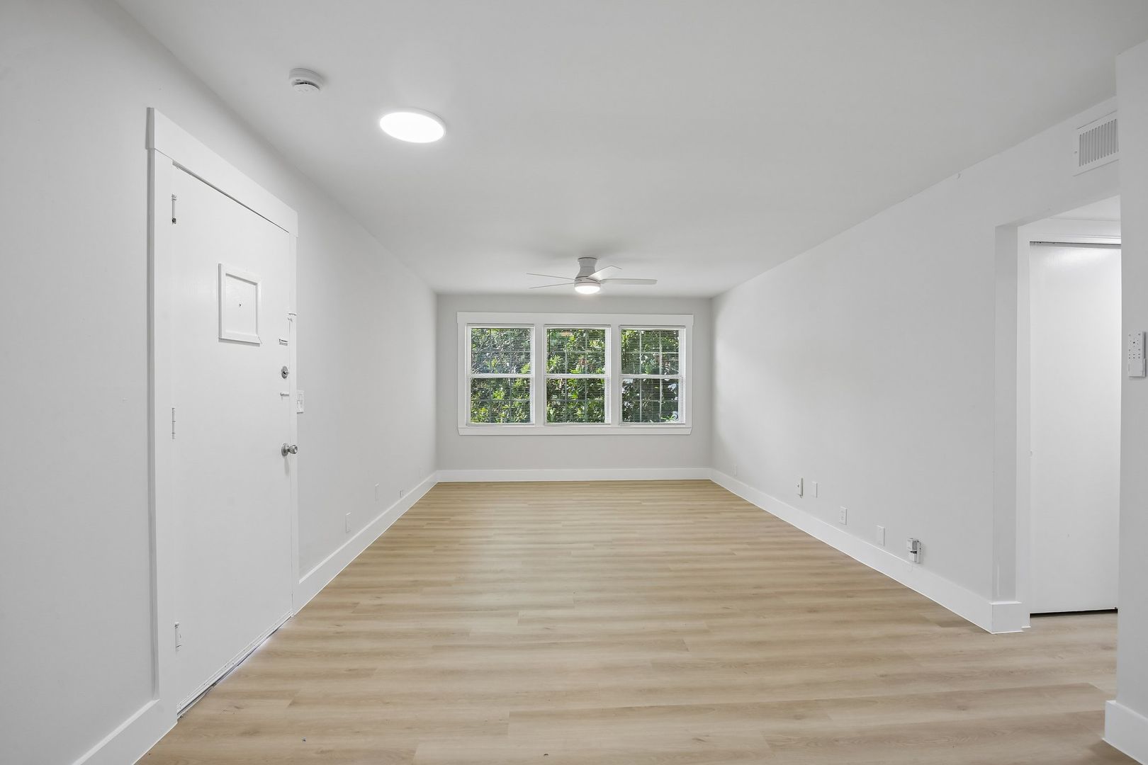 Chateau Apartments 6 of 27
