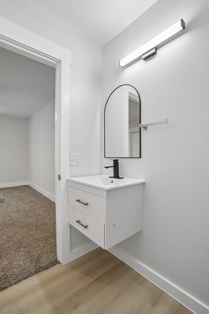 Chateau Apartments 23 of 27