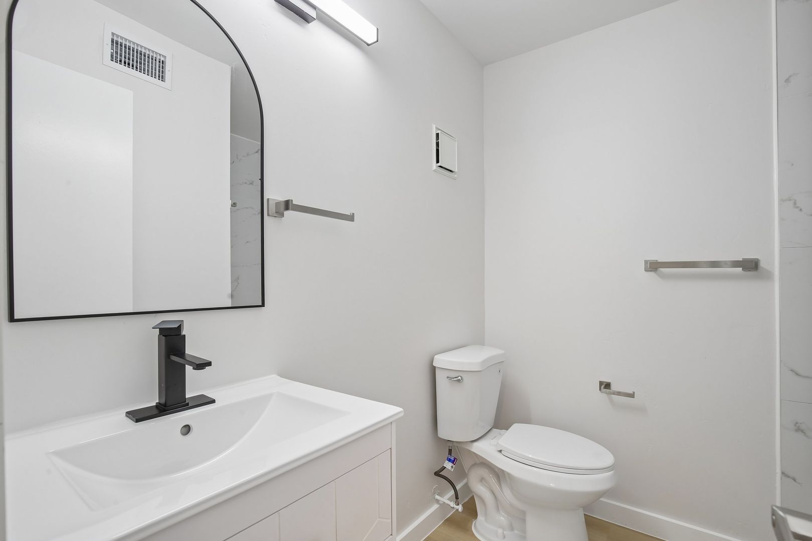 Chateau Apartments 22 of 27