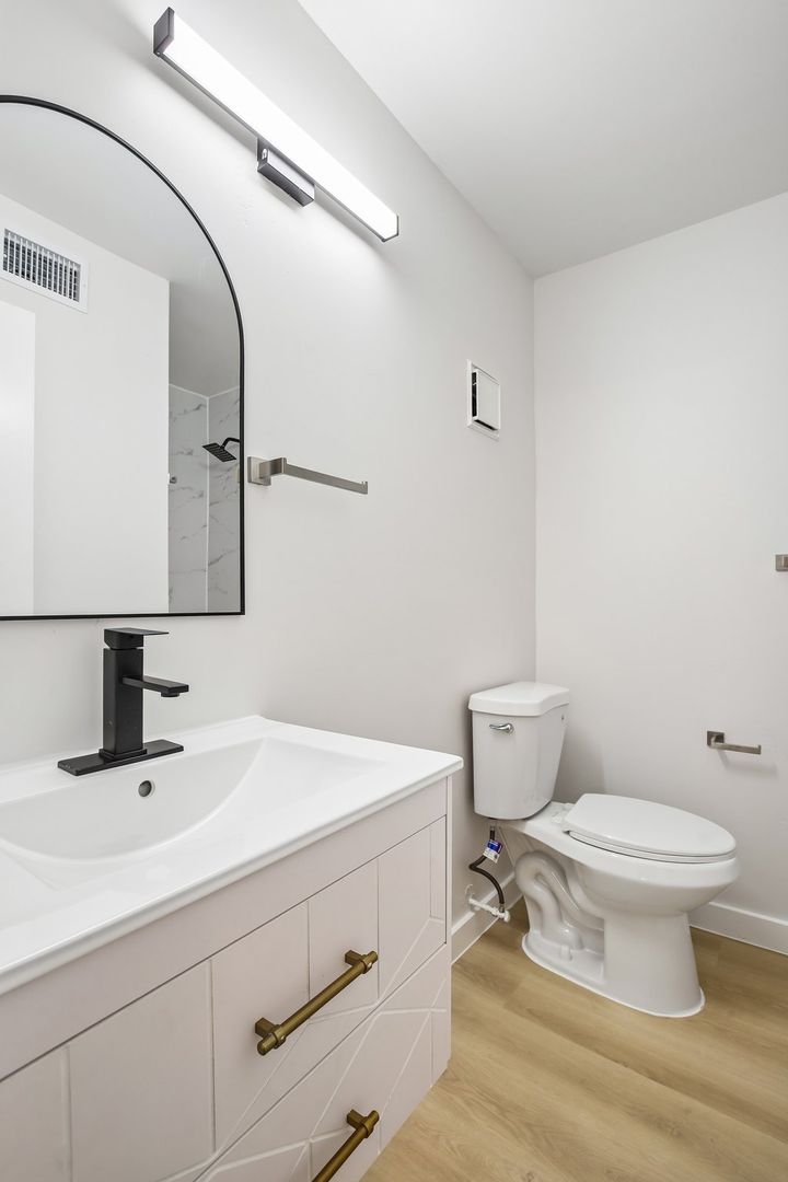 Chateau Apartments 18 of 26