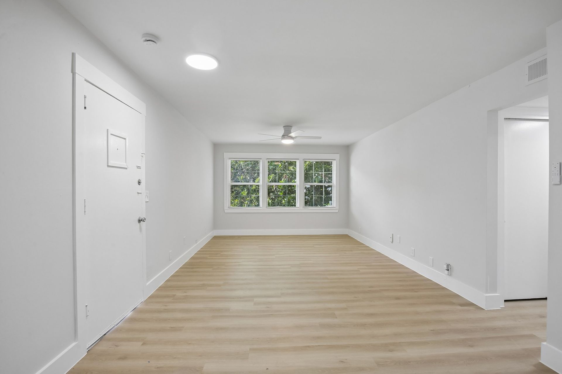 Chateau Apts 3 of 12