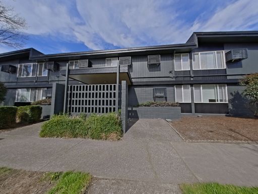 Rent a room in a 3-bedroom beautifully remodeled unit! – photo 1