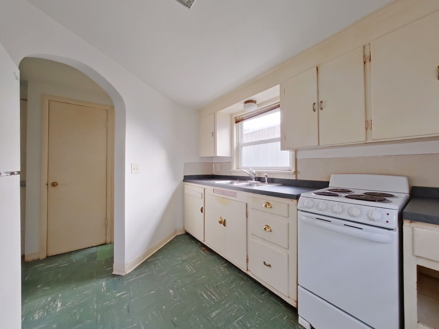 Eugene Apartment: 1474 1/2 West 6th Ave