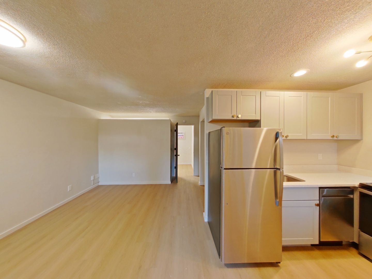 Eugene Apartment: 745 East 15th Avenue