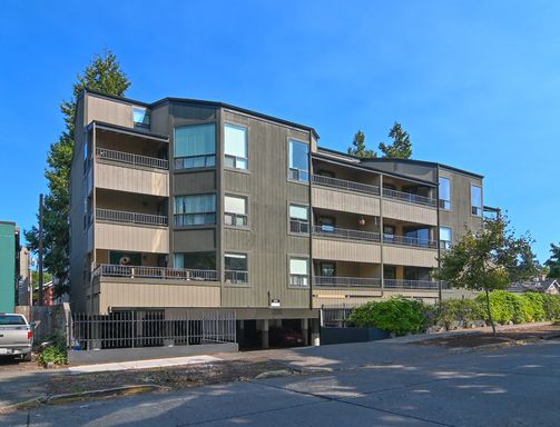 Hess Apartments - 2nd Floor 2 Bedroom/1 Bathroom – photo 1